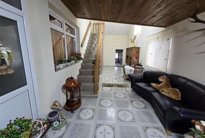 Casă individuală cu 11 camere cu Teren 5000 Mp în Central - 2