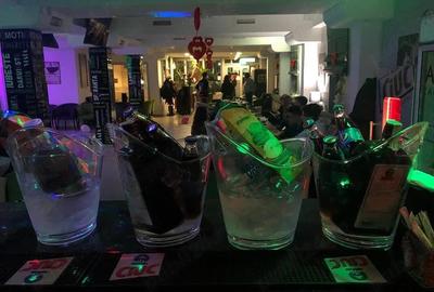 Spațiu comercial, de 180 mp, în Central - 4