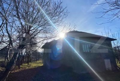 Casă cu 4 camere cu Teren 3000 Mp în Central