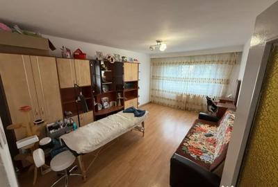 Apartament cu 3 camere decomandat, mobilat în Republicii