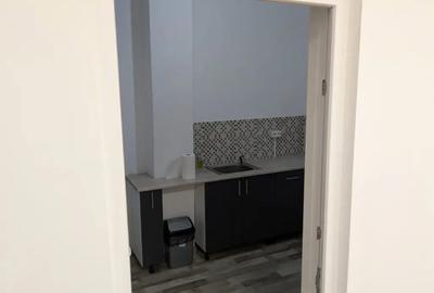 Spațiu comercial, de 83 mp, în Central - 8