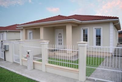 Duplex cu 3 camere cu Canalizare în Remetea Mare - 1