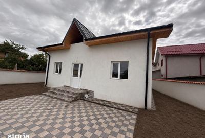 Casă cu 3 camere cu Teren 230 Mp în Malu Mare - 2