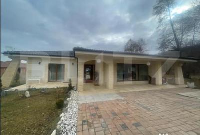 Casă cu 3 camere cu Teren 2316 Mp în Luna