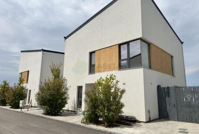 Vila individuala 5 camere Tunari 1 Decembrie - 10