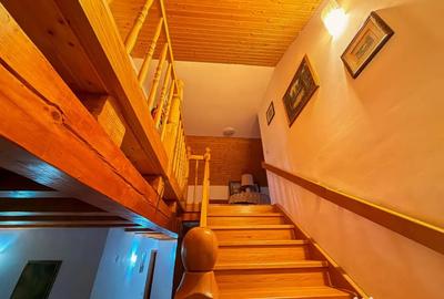 Casă cu 8 camere cu Teren 1318 Mp în Vad - 3