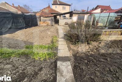 Casă cu 7 camere cu Teren 500 Mp în Titulescu