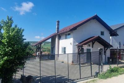 Casă cu 4 camere în Aiud - 1