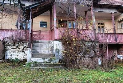 CASA TRADITIONALA - ANEXE - TEREN GENEROS - ZONA EXECELENTA - COMISION 0% - 1