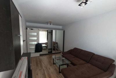 Apartament cu 2 camere semidecomandat în Tei
