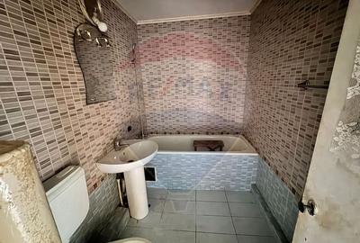 Apartament de vanzare, cu 3 camere decomandat  ZONA NORD - 7