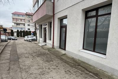 Spațiu comercial, de 50 mp, în Central - 11