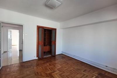 Apartament cu 4 camere, mobilat în Decebal - 9
