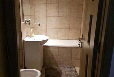 Ofer spre inchiriere apartament o camera in zona Cetatii - 3