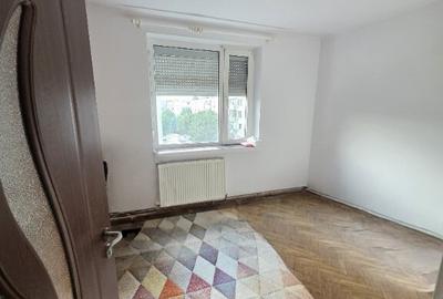 Vand apartament 2 camere Central