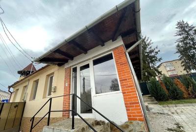 Proprietate Unica in Inima Ora?ului: 5 Case cu Poten?ial Imens - Ideal pentru Investi?ii! - 5