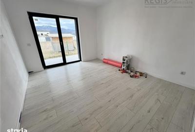 Casă cu 4 camere cu Canalizare în Cristian - 2