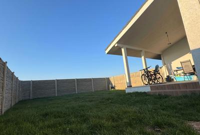 Casă cu 4 camere în Giroc