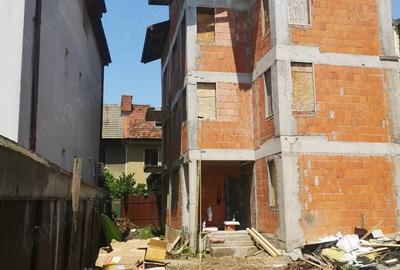 Inchiriez casa zona Mihalache Domenii Inchiriez casa zona Mihalache Domenii - 3