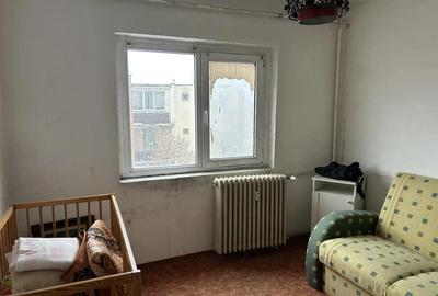 Vand apart.3 cam.decom.Micalca,Piata Miorita, et.4 din 4. - 10