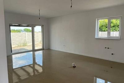 Casă individuală cu 4 camere cu Canalizare în Parța - 6