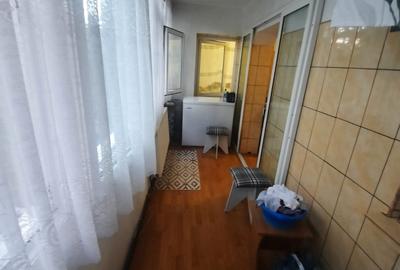 Apartament cu 3 camere decomandat, etaj 2/4, zona Cug - 4