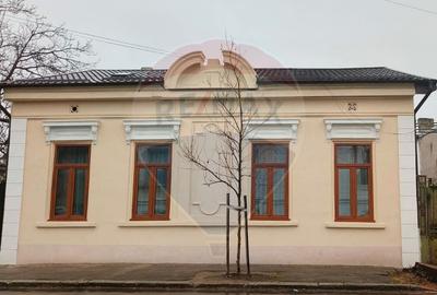 Casă individuală cu 3 camere cu Canalizare în Central - 1