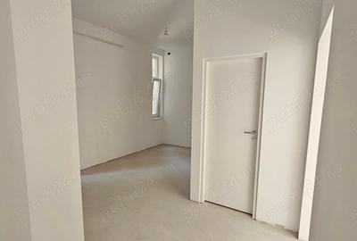 Spațiu comercial, de 103 mp, în Central - 8