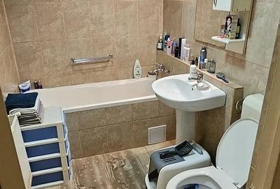 Apartament cu 3 camere decomandat în Micro IV - 3