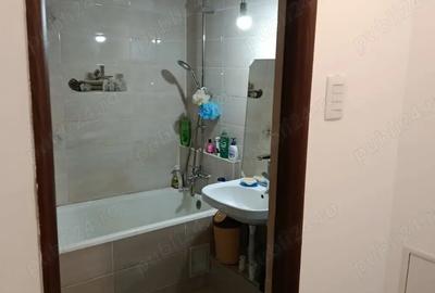 Vanzare apartament 3 camere semidecomandat - 1