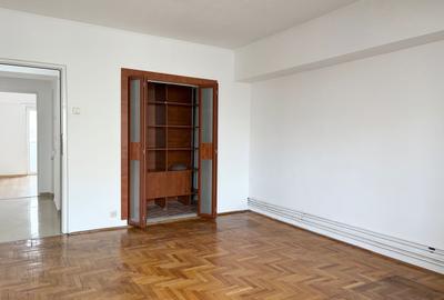 Apartament cu 4 camere decomandat, mobilat în Decebal - 8