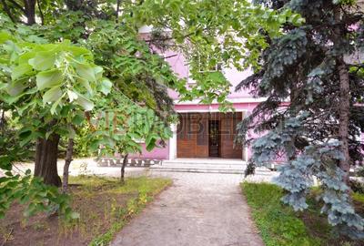 Urlati - Str Eternitatii - Vila 12 camere - teren 1081mp - 2 garaje - 2