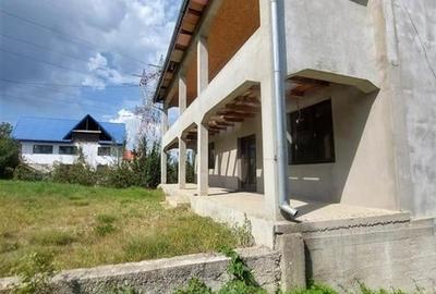 Casa de vanzare la pret de apartament Onesti - 5