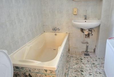 Apartament cu 3 camere semidecomandat în Iancului