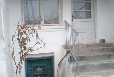 Casă cu 4 camere cu Teren 2300 Mp în Băneasa - 1