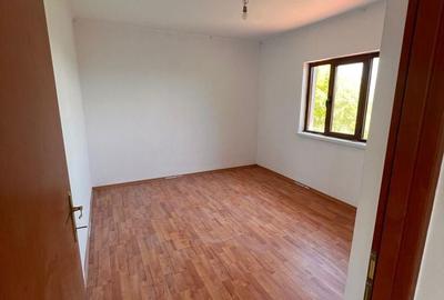 Casă cu 4 camere cu Teren 2704 Mp în Orlești - 11