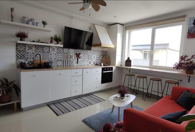 Apartament cu 3 camere semidecomandat, mobilat în Florești - 2