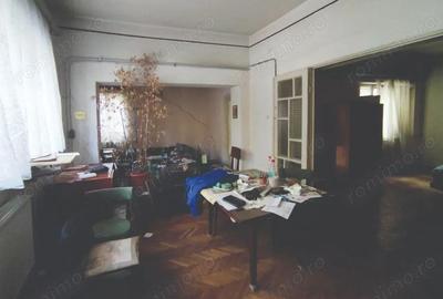 Casă cu 6 camere cu Canalizare în Moșilor - 8