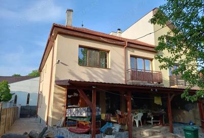 BRASADAS vinde casa in zona TITULESCU cu 5 camere si teren 350mp