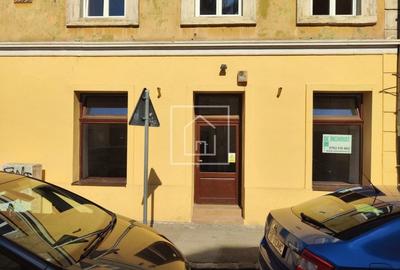 Spatiu comercial renovat, vitrine stradale, ultracentral Sibiu - 2