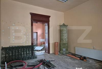 Casă cu 7 camere cu Teren 1021 Mp în Central - 2