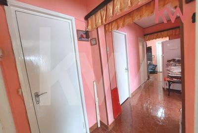 Apartament cu 3 camere decomandat în Sărari - 4