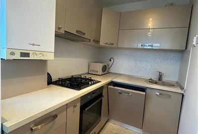 Apartament cu 3 camere decomandat în Palat - 2