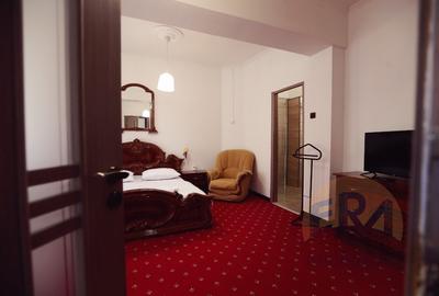 Casa cu 3 apartamente, P-ta Unirii , Str. Primariei - 19