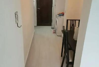 Garsonieră decomandată în 9 Mai - 1