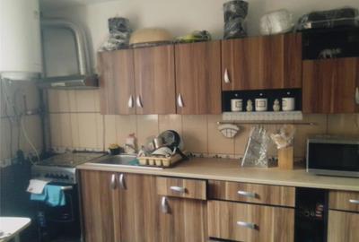 Casă cu 5 camere cu Teren 2500 Mp în Central - 2