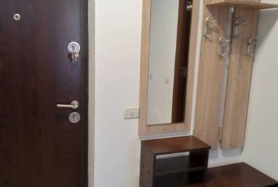 Garsonieră decomandată în Roșu