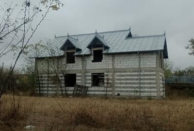 Casă cu 6 camere în Vlăngărești - 8