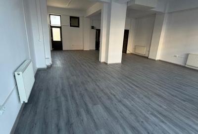 Spațiu comercial, de 80 mp, în Central - 6