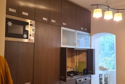 Apartament cu 3 camere decomandat în Dorobanți